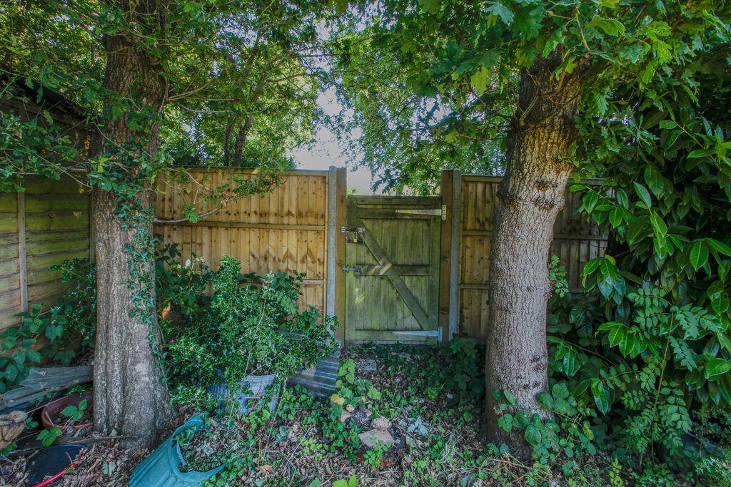 Cherry Tree Avenue, Cowplain, Waterlooville – photo 16 of 24