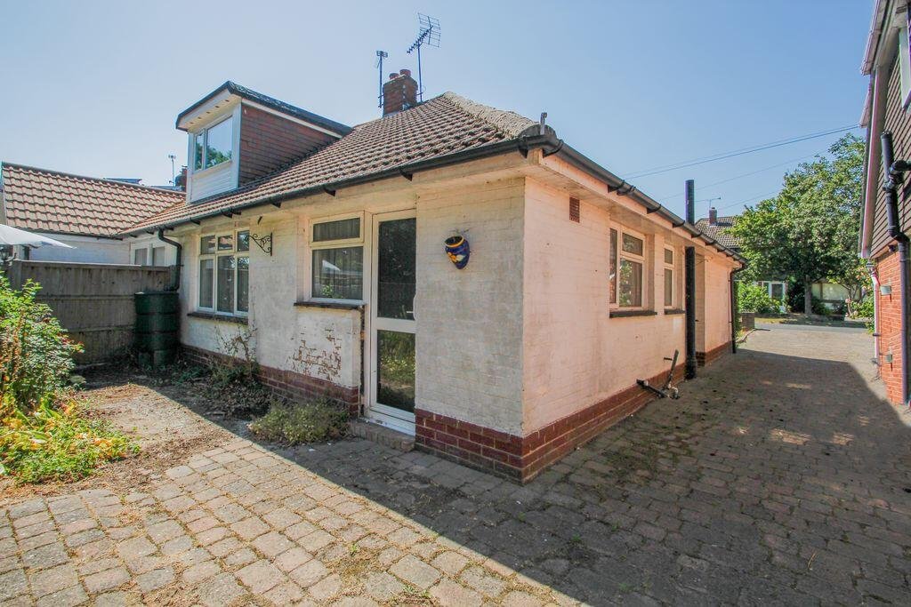 Cherry Tree Avenue, Cowplain, Waterlooville – photo 19 of 24